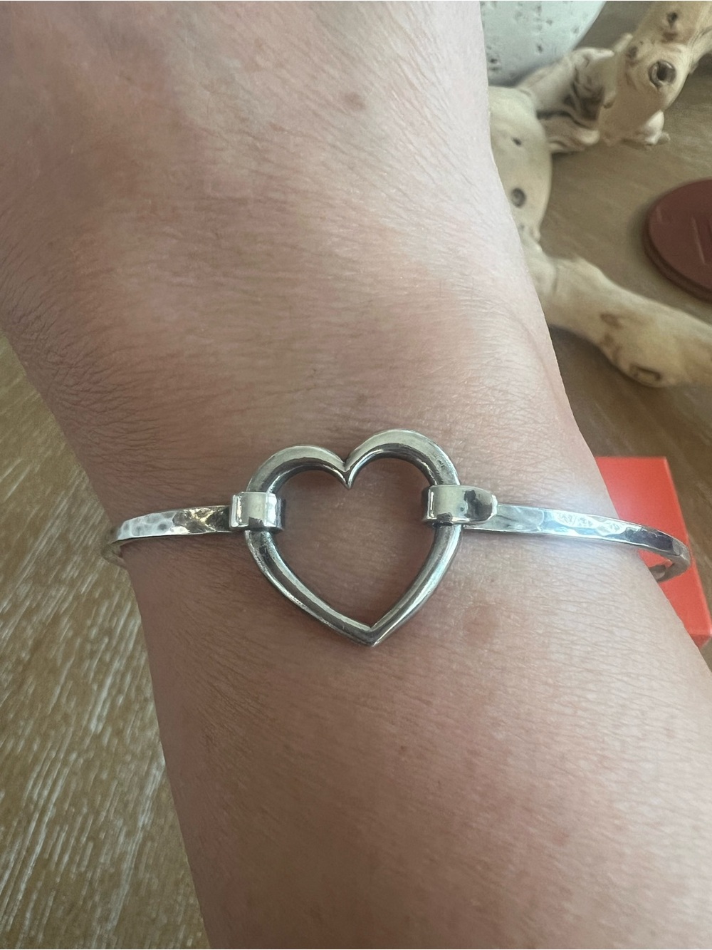 James Avery Retired Sterling Silver Thin Heart Bangle - Picture 2 of 7